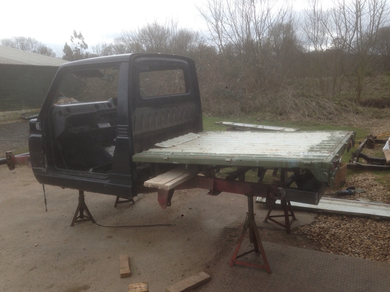 Chopped the bed ! 2ft off the rascal bed, rested in on, way on the winch and wood way too hight !