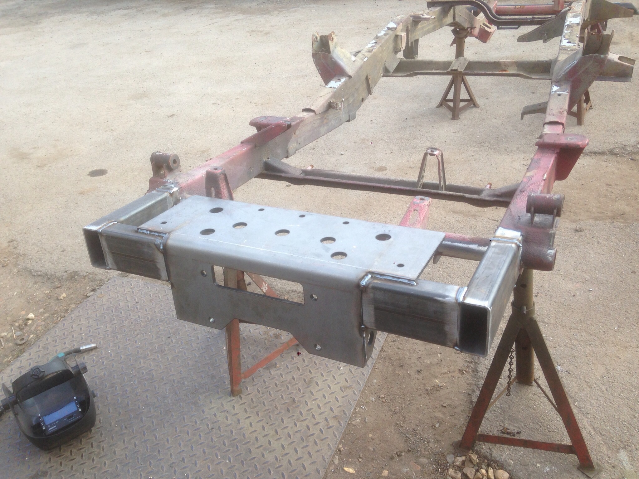 Re made the legs from 4mm box section, into the gwyn lewis winch tray